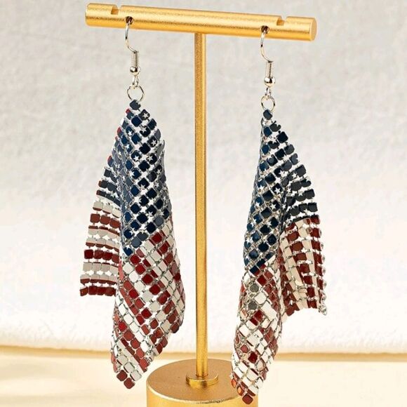 New PATRIOTIC AMERICAN FLAG DANGLE EARRINGS july 4th fun - Picture 1 of 8